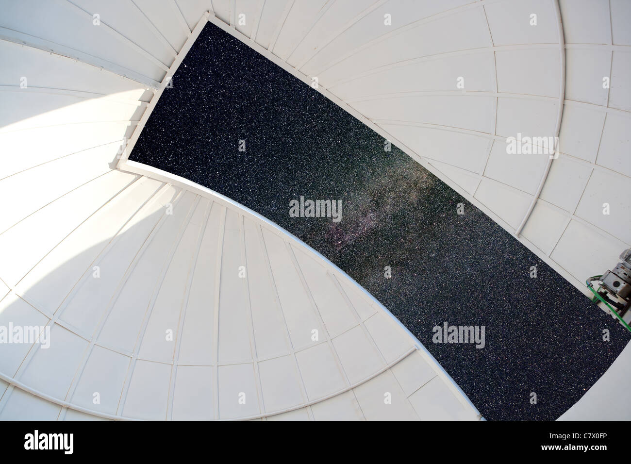 Osservatorio astronomico dome per interni con notte stelle finestra sky Foto Stock