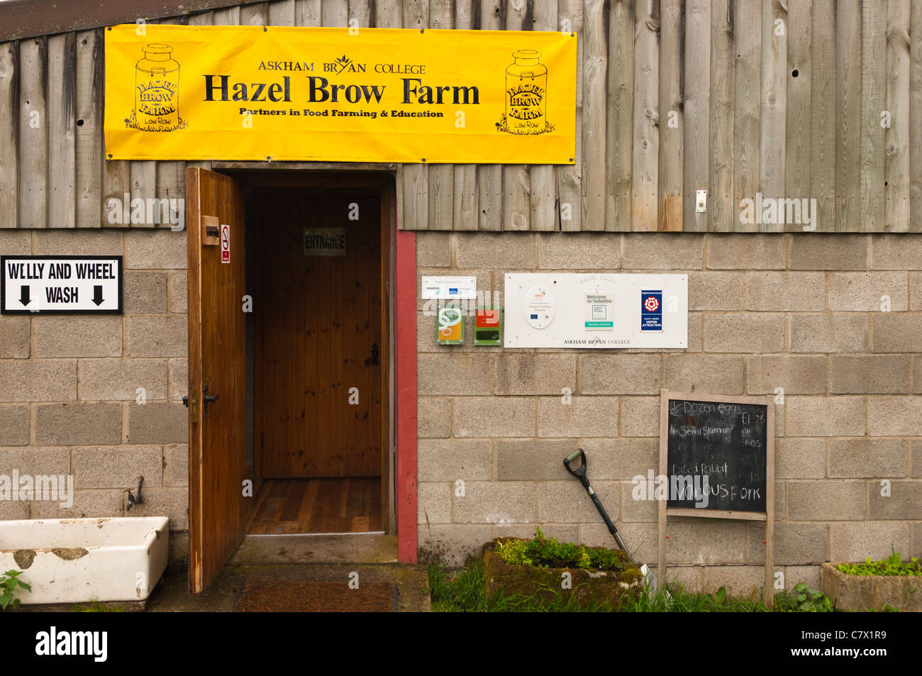 Hazel Brow fattoria nel villaggio di basso rango in Swaledale nel North Yorkshire , Inghilterra , Inghilterra , Regno Unito Foto Stock