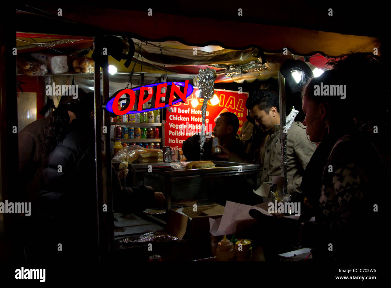 Food street vendor segno aperto fino a tarda notte Foto Stock