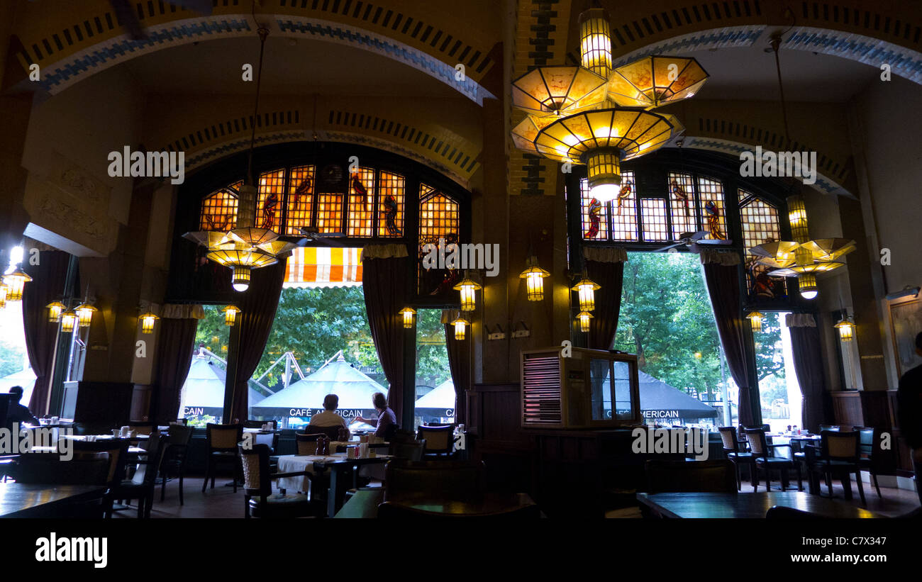 Cafe Americain di interni in stile Art Deco, Amsterdam, Paesi Bassi, le lampade tiffany e vetrate colorate, più antichi paesi Bassi Grand cafe Foto Stock