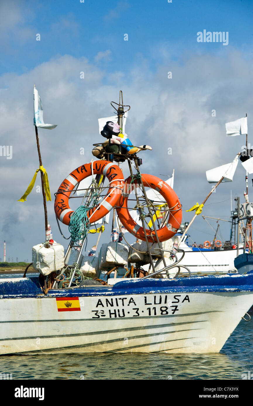 Barca da pesca sul Río fiume Odiel Punta Umbria, Huelva, Costa de la Luz. Situato tra Cartaya e città di Huelva, Spagna Foto Stock