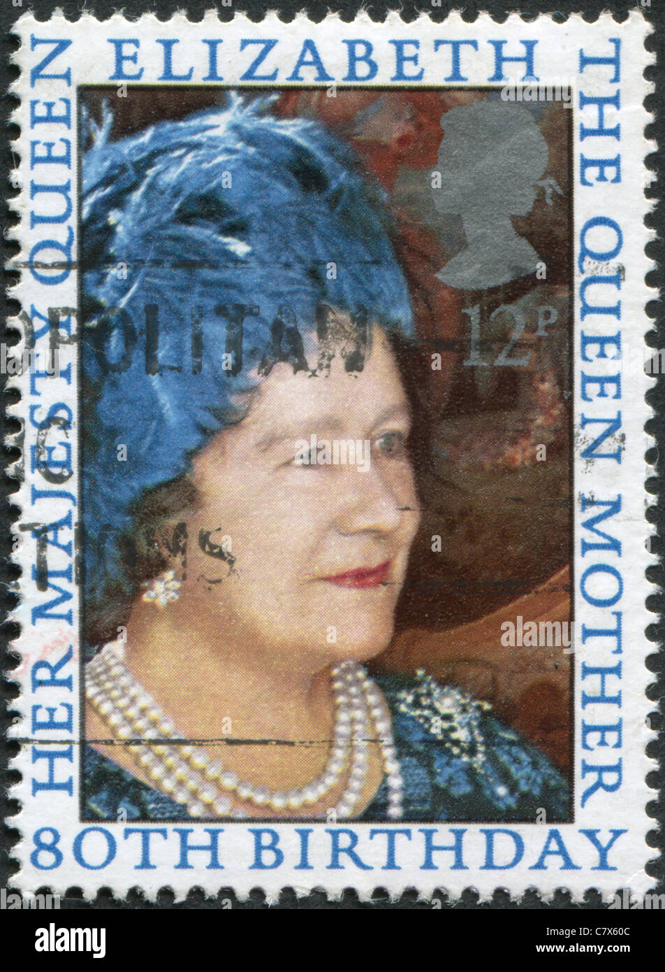 Regno Unito - 1980: un timbro stampato in Inghilterra, dedicata all'ottantesimo anniversario della Regina madre Elizabeth Foto Stock