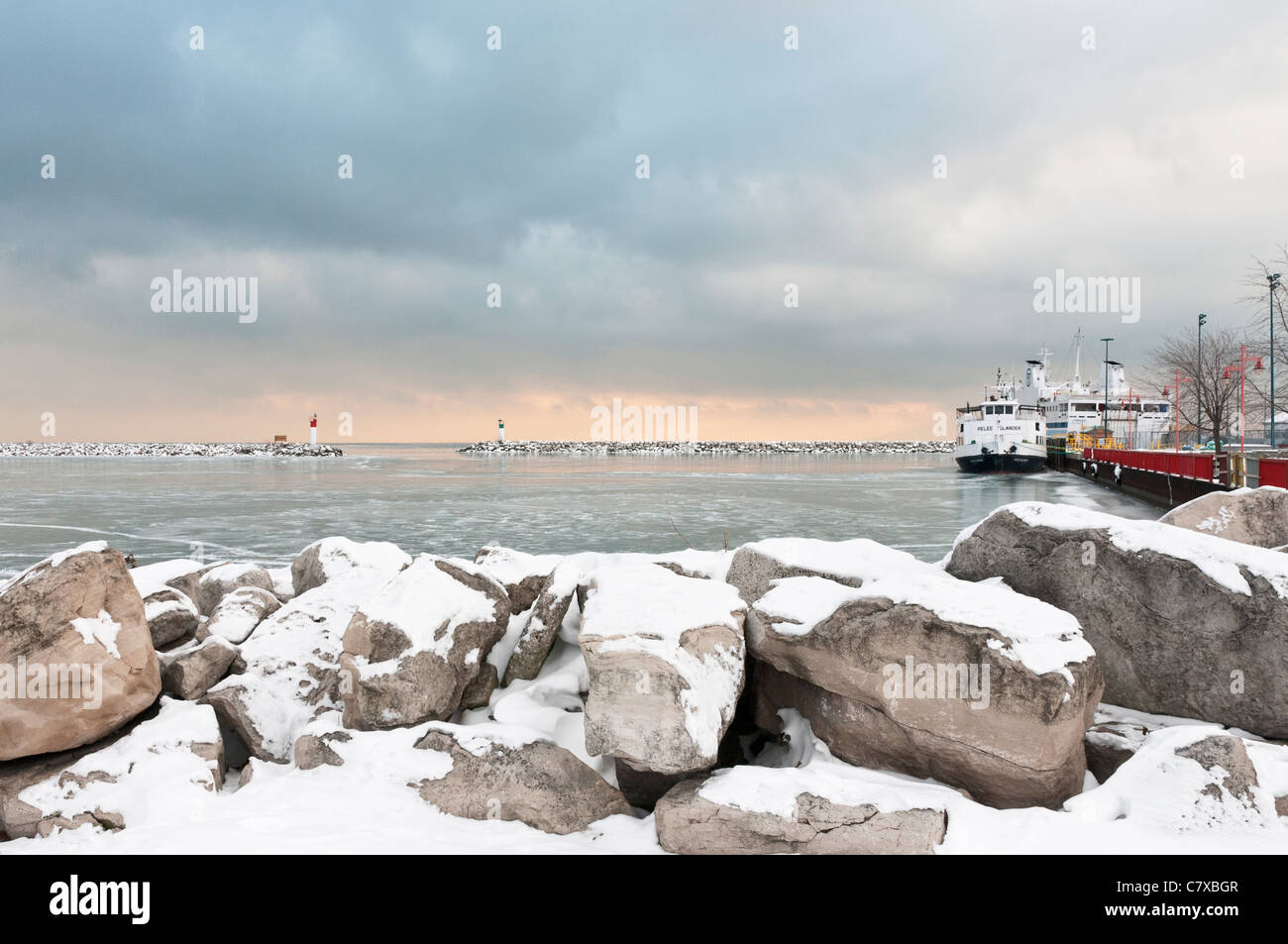 Il traghetto Point Pelee attracca sul lago ghiacciato Erie a Seacliff Park, Leamington IN Canada Foto Stock
