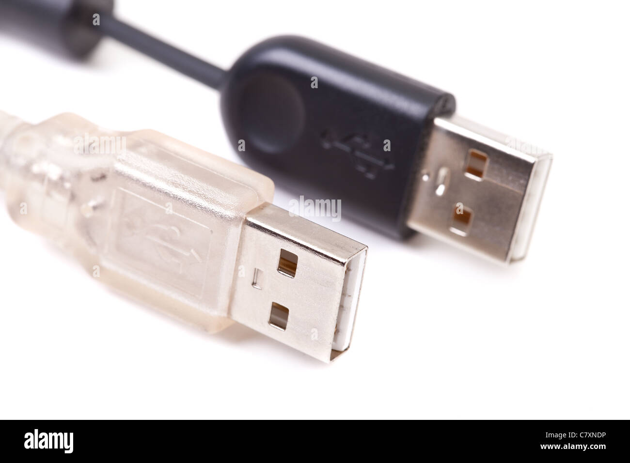Vista macro del cavo USB. Isolato su sfondo bianco. Foto Stock