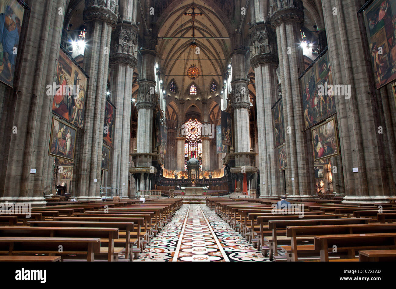 Milano - navata principale di Dom Foto Stock