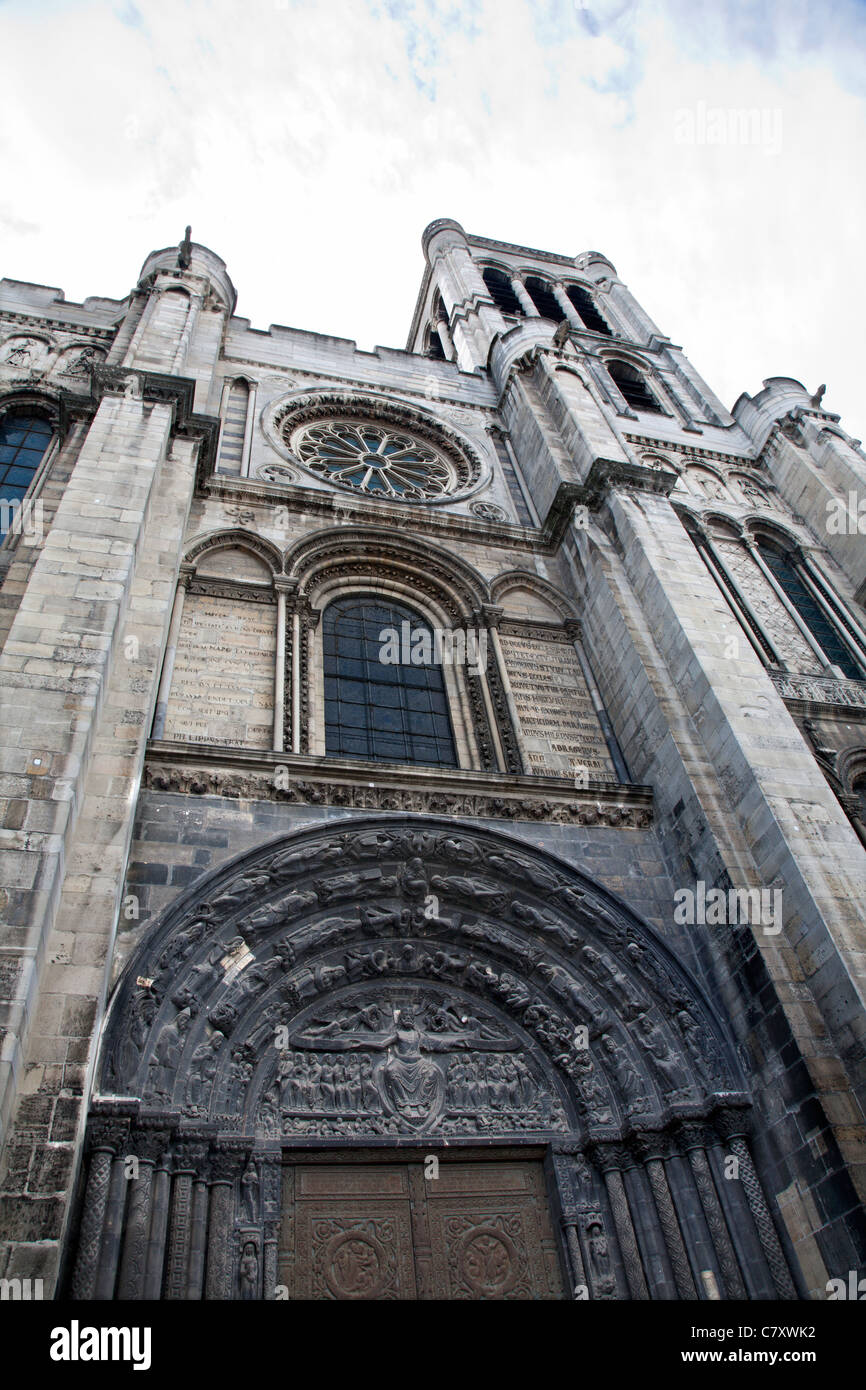 Parigi - portale ovest di Saint Denis cattedrale gotica Foto Stock