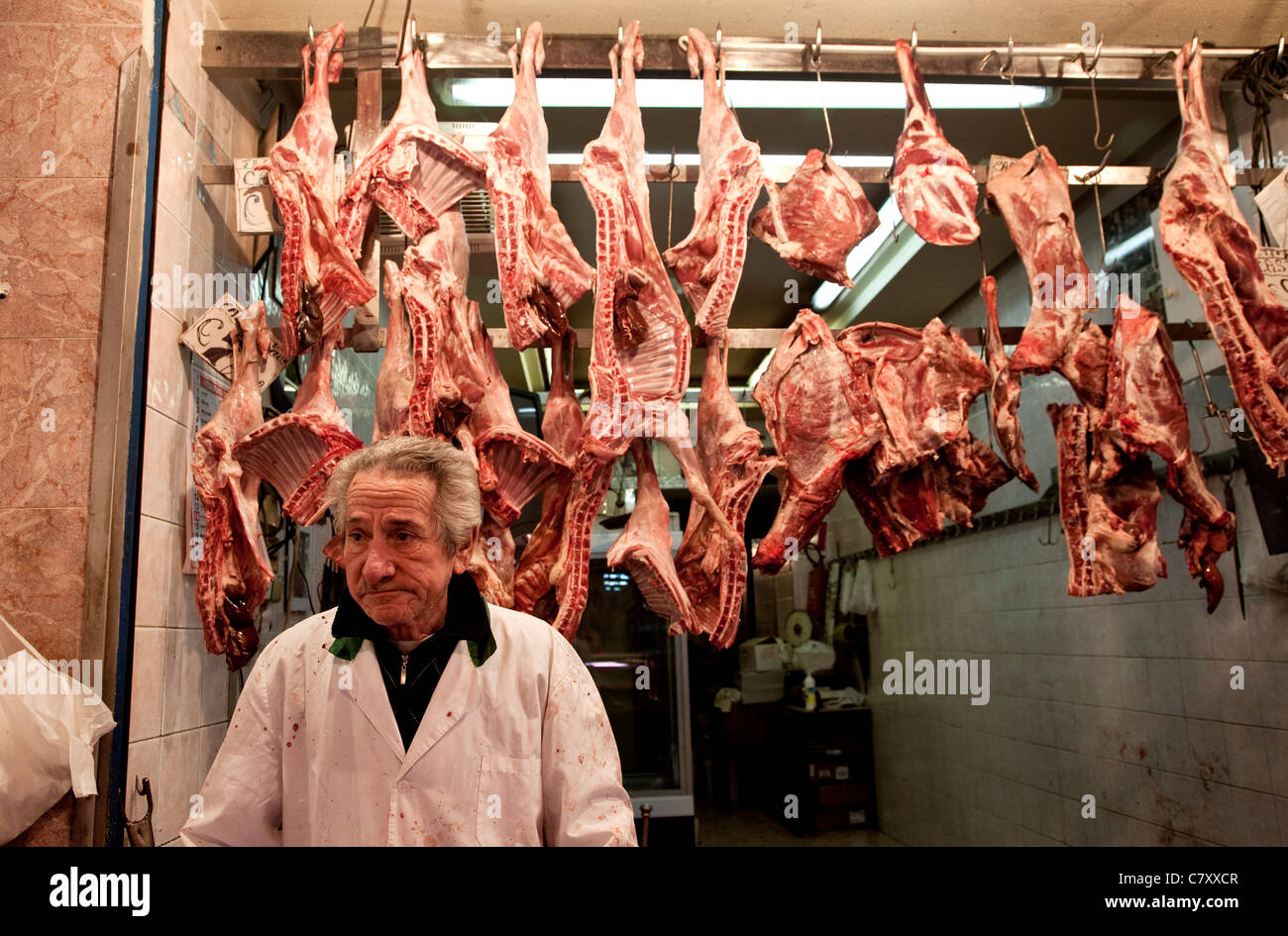 Macelleria tradizionale negozio di vendita di carne a Capo, il vecchio  mercato di Palermo, Sicilia, Italia Foto stock - Alamy