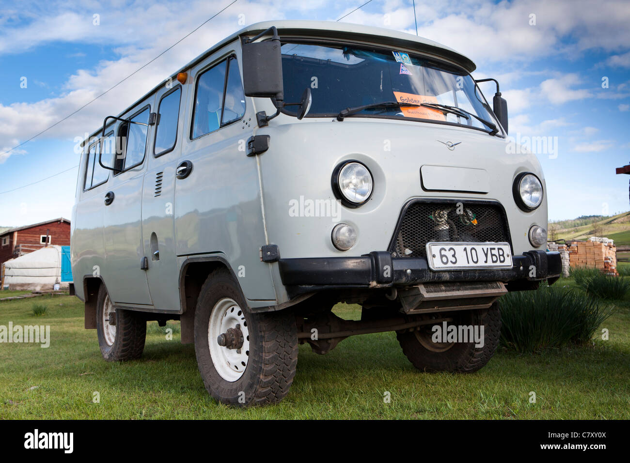 Il mongolo comune veicolo di trasporto UAZ - 39625 (è chiamata "pane"(Bukhanka)). Mongolia Foto Stock