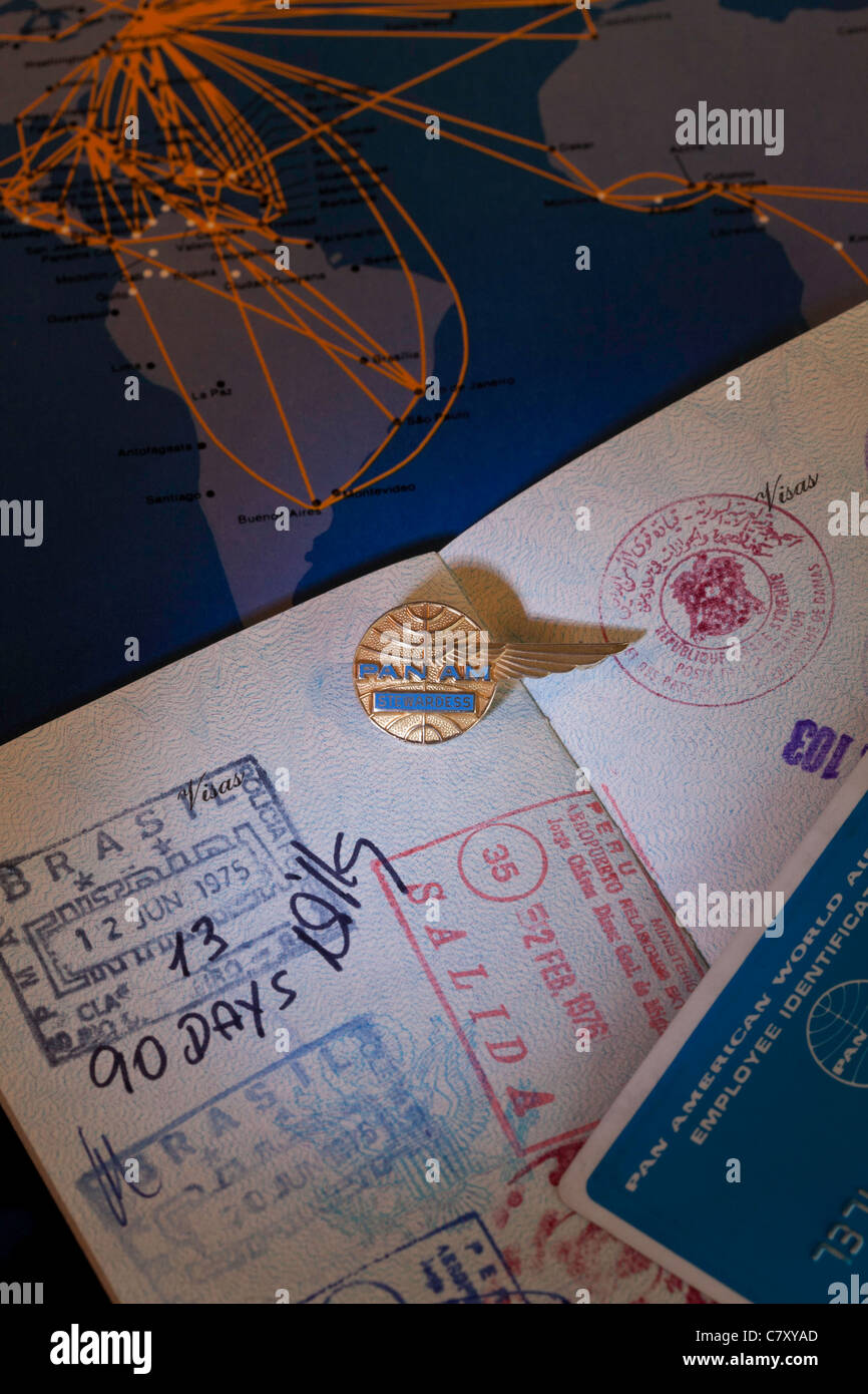 Vintage Pan American Airlines Stewardess pin, Passport Wings e Route Map, USA Foto Stock