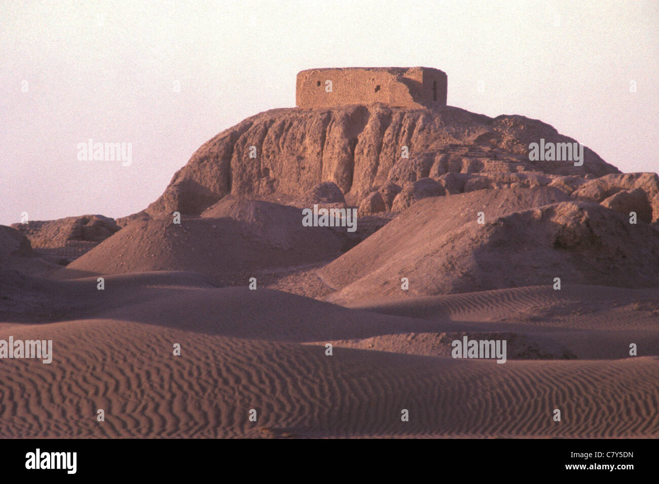 Nippur, chiamato anche Emlil, uno di Mesopotamia la più antica città. Solo ruderi ora nel deserto iracheno. Foto Stock