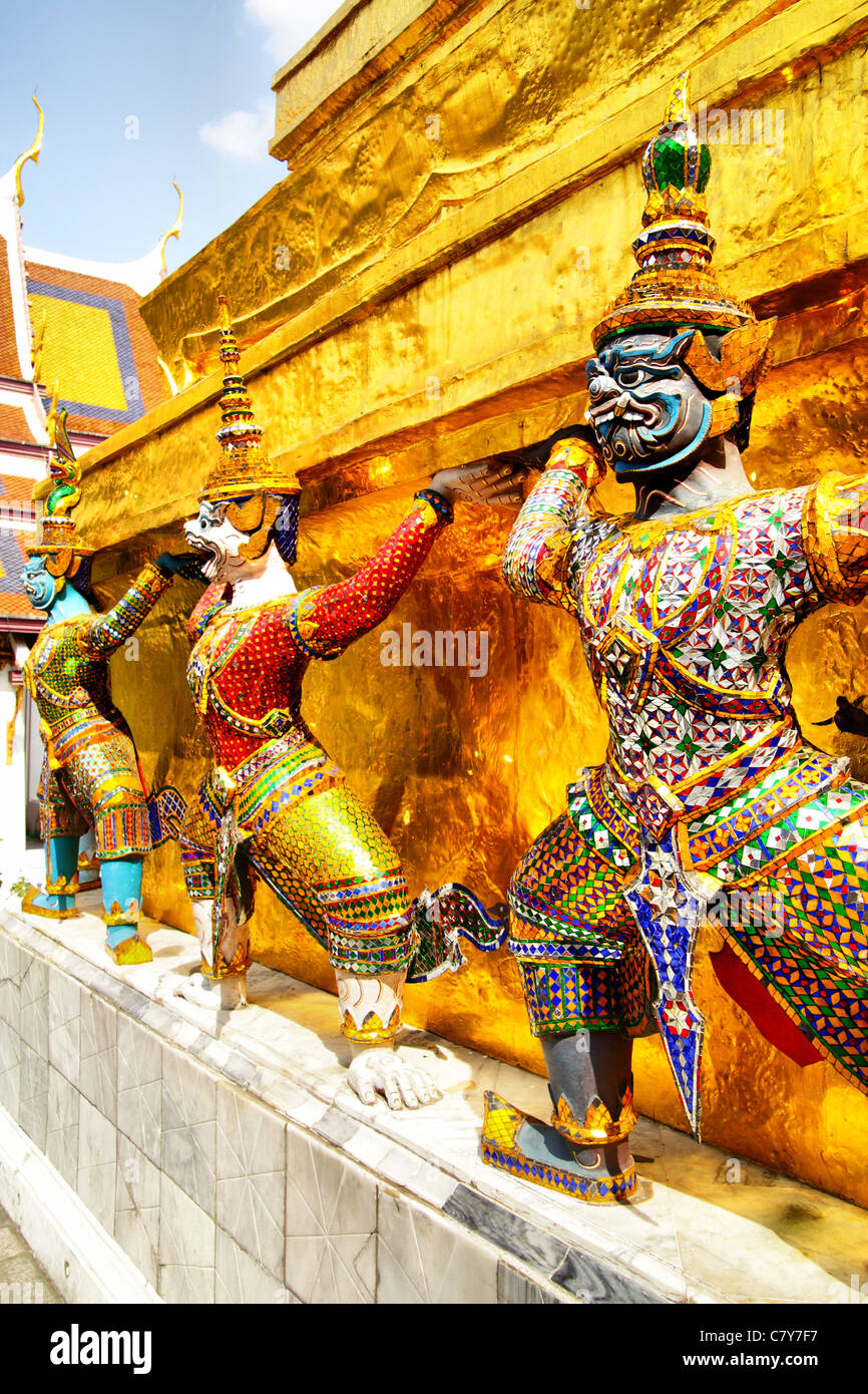 Demoni statue del tempio di Wat Phra Kaeo. Bangkok. Della Thailandia Foto Stock