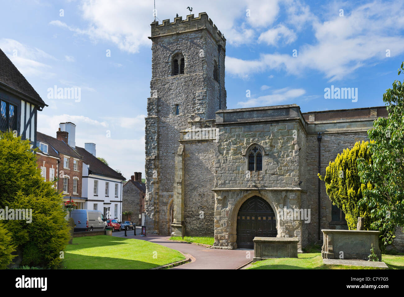 Chiesa della Santa Trinità nel villaggio di Much Wenlock, Shropshire, Inghilterra, Regno Unito Foto Stock