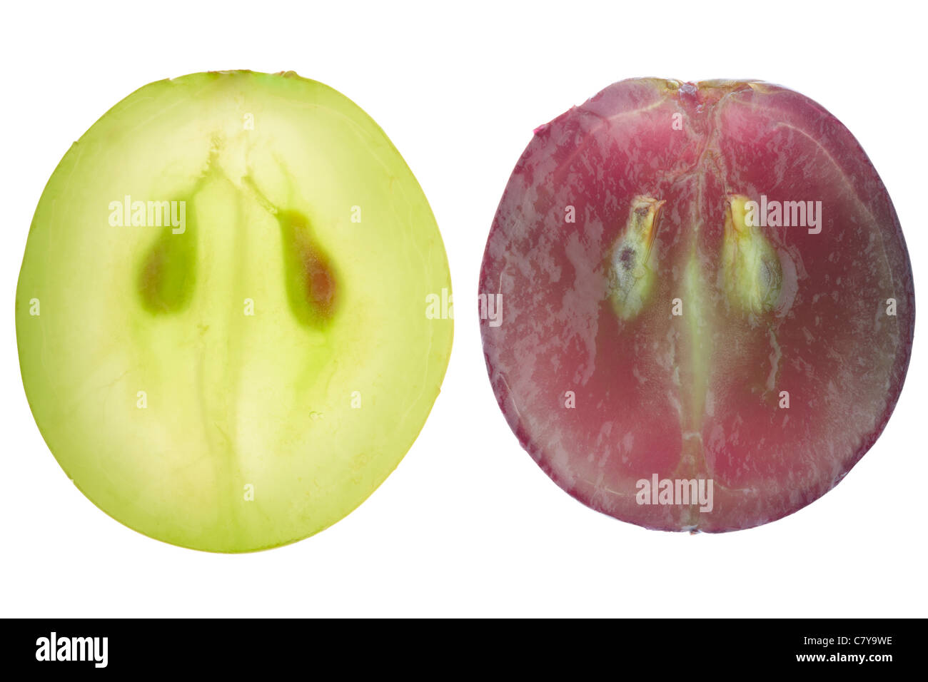 Il rosso e il verde acino sezione isolata Foto Stock