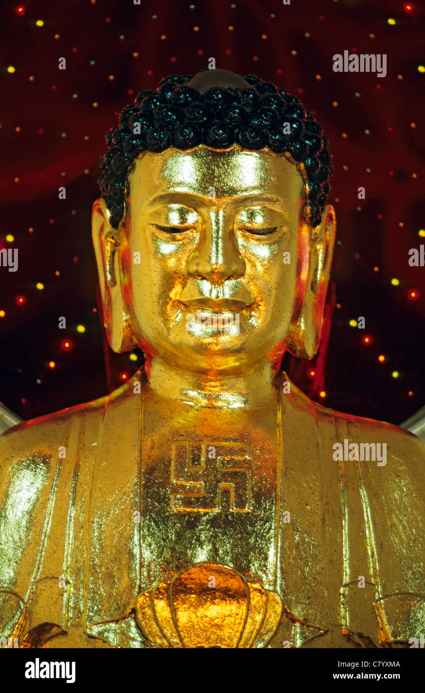 Il Vietnam, da Lat, oro Buddha nella Pagoda Sunu Foto Stock