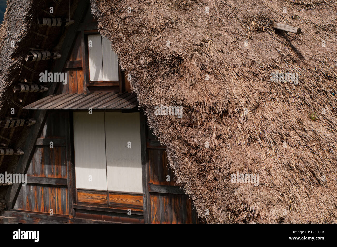 Close up di un tradizionale tetto di paglia house di Shirakawa go Sito Patrimonio Mondiale dell'Unesco in Giappone Foto Stock