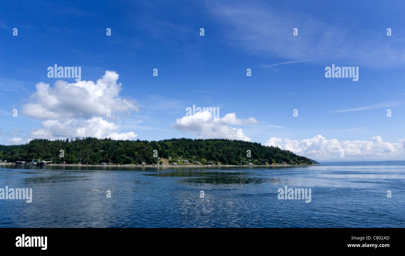 Vashon Island attraverso il Puget Sound nei pressi di Seattle, Washington, Stati Uniti d'America Foto Stock