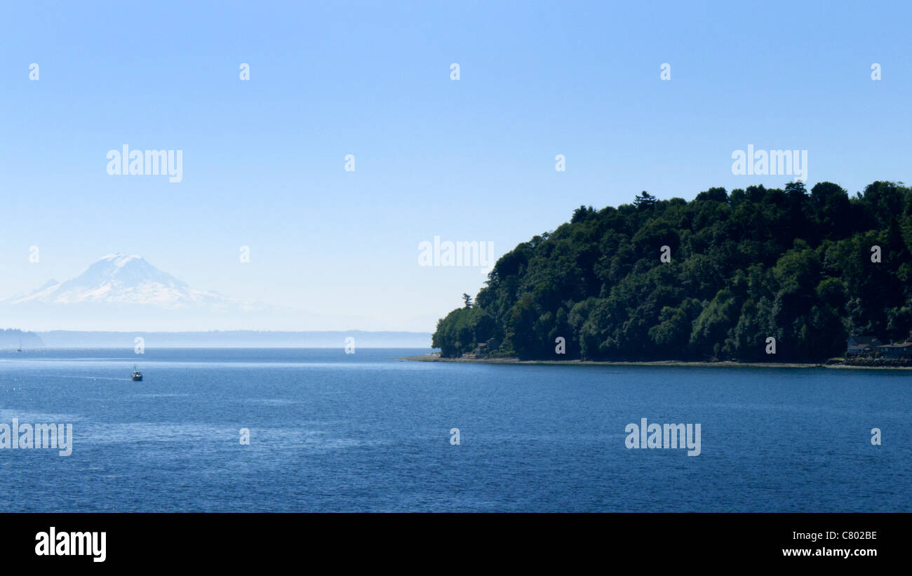 Vashon Island attraverso il Puget Sound nei pressi di Seattle, Washington, Stati Uniti d'America Foto Stock