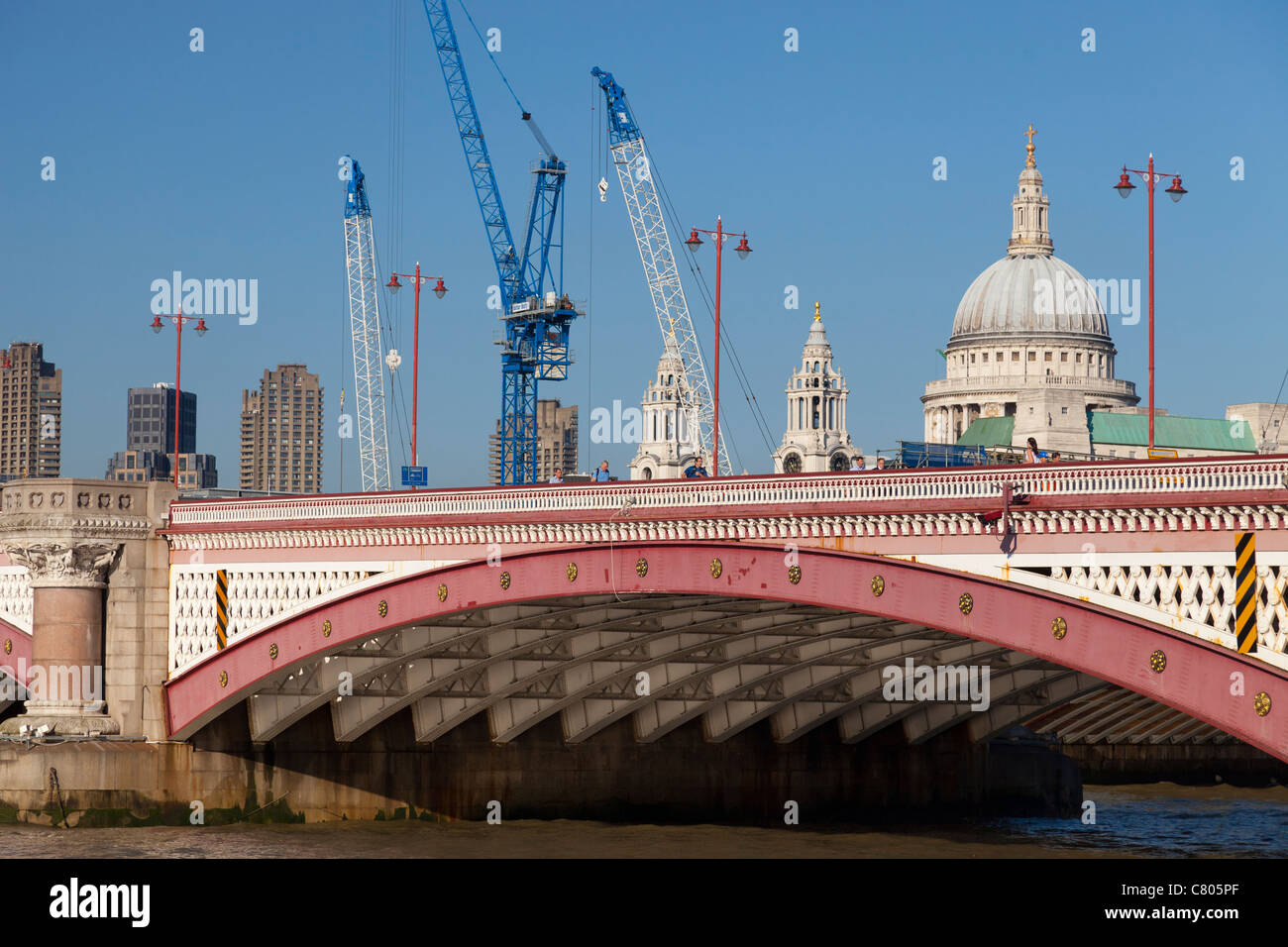 Blackfriars Bridge e la città di Londra 3 Foto Stock