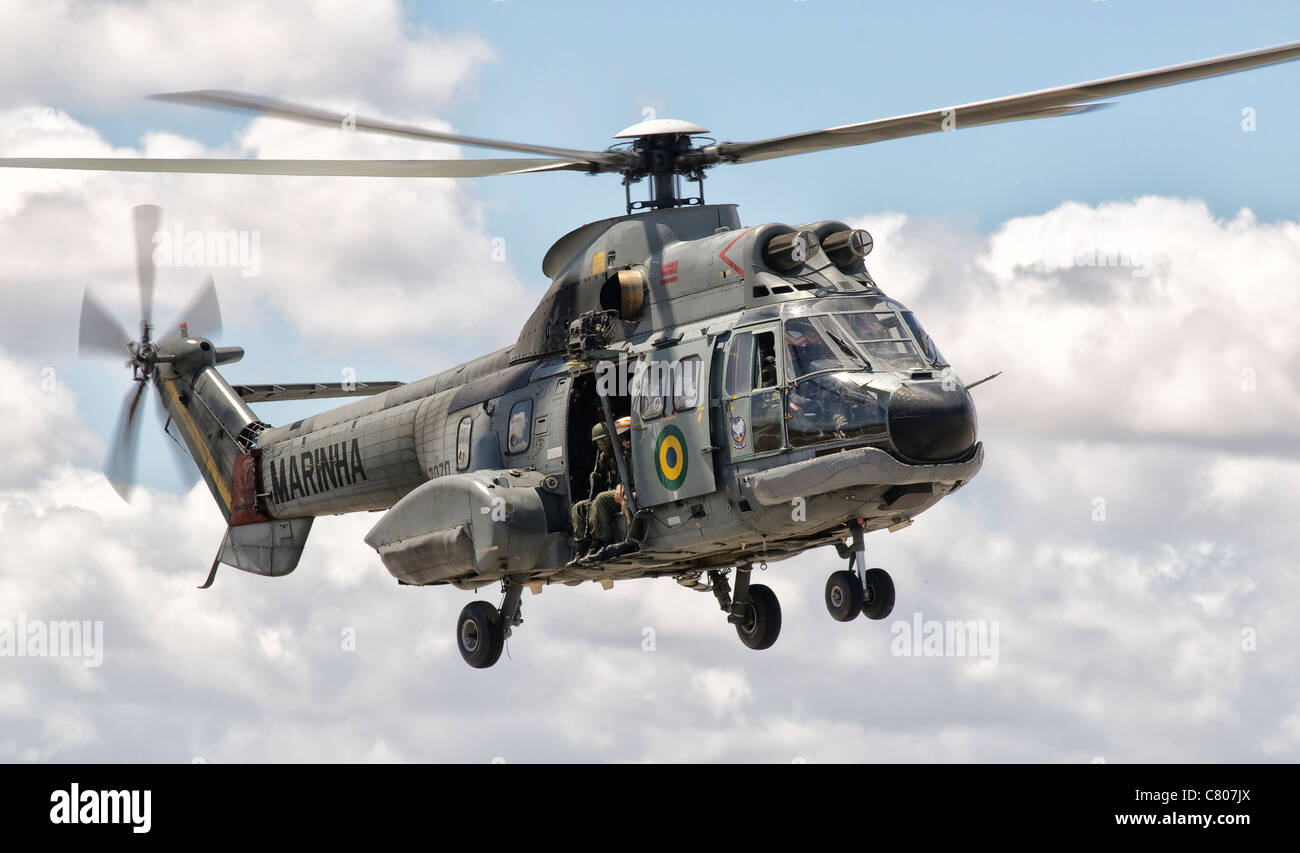 Un Eurocopter AS332 Super Puma elicottero della Marina brasiliana Foto Stock