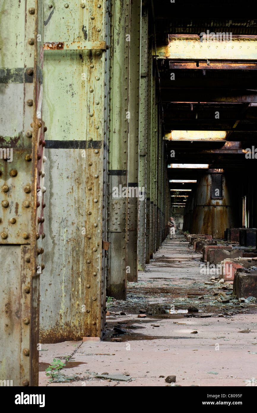derelict rovina vecchia fabbrica Foto Stock