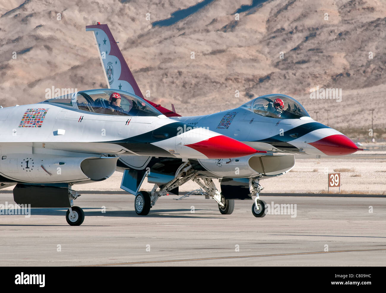 Stati Uniti Air Force Thunderbirds sulla rampa alla Nellis Air Force Base in Nevada. Foto Stock