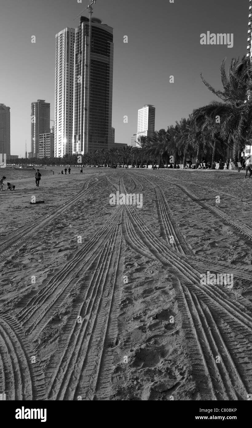 Le tracce sulla sabbia in Sharjah Foto Stock