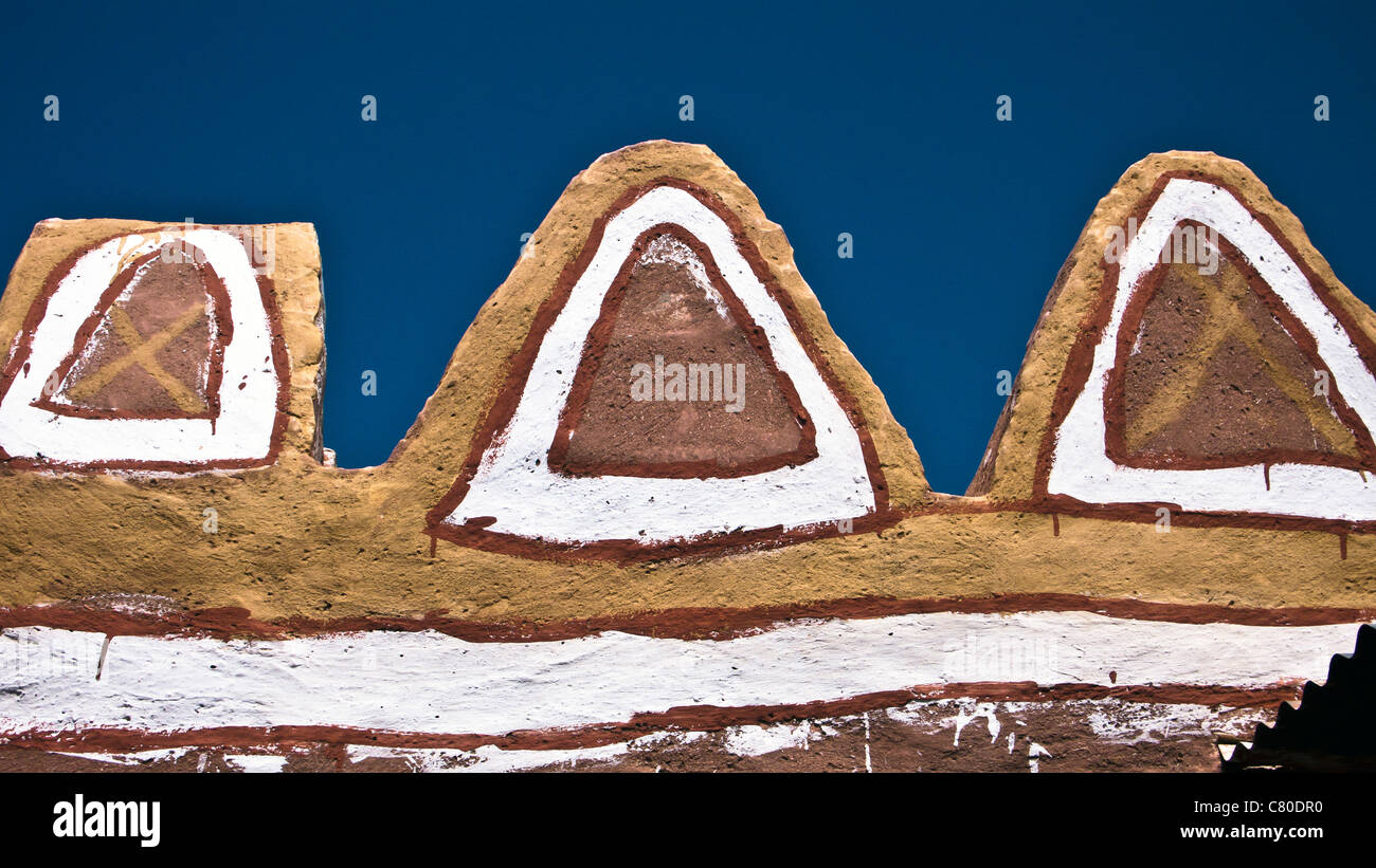 Mattone di fango decorazione dettaglio Chandani Desert Resort Villaggio Dhoba Khuri Rajasthan in India Foto Stock