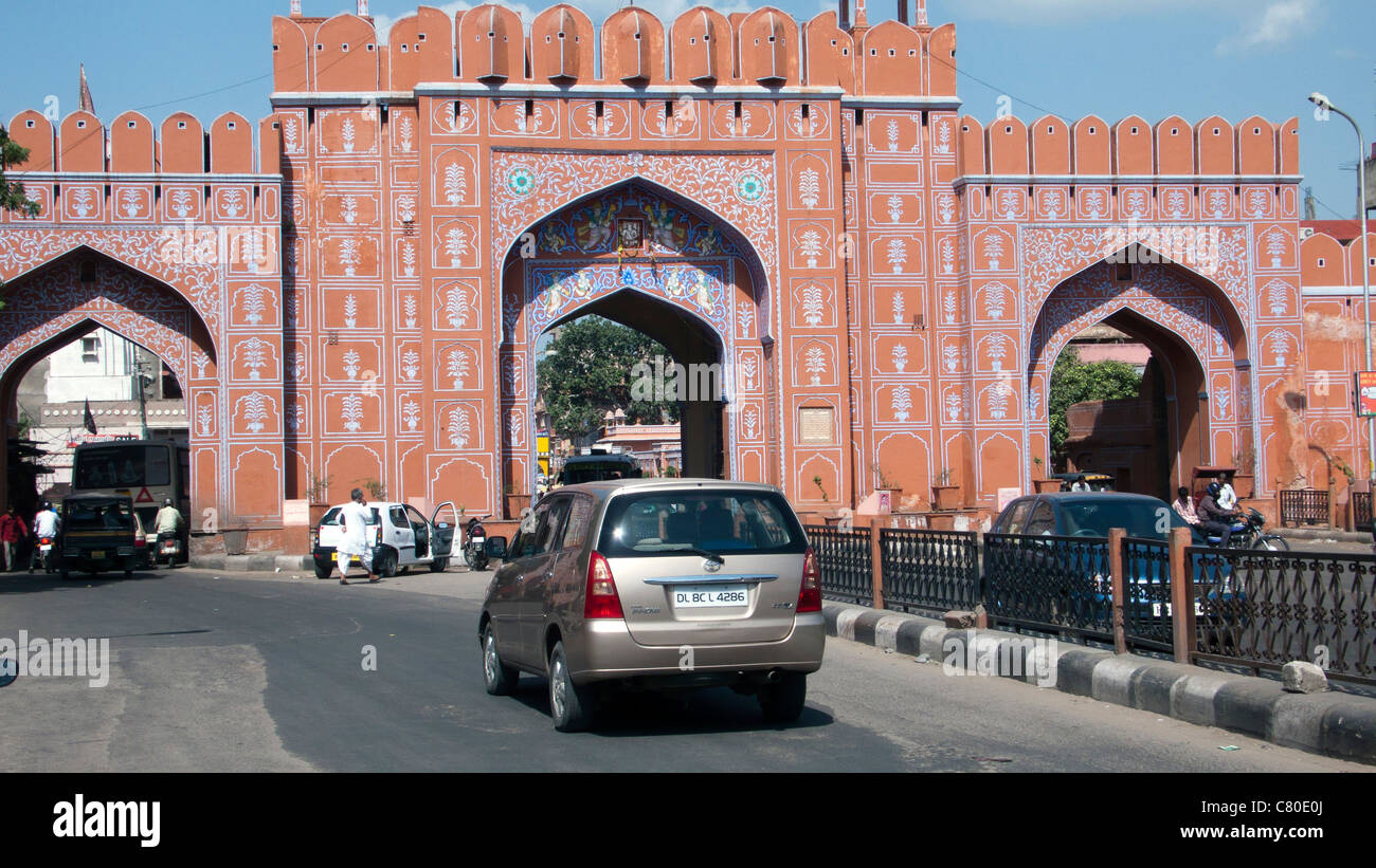 Cancelli a Jaipur vecchia città rosa Rajasthan in India Foto Stock