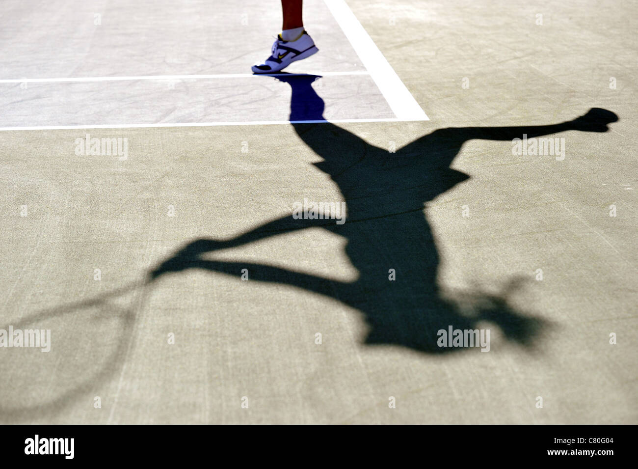 Maria Sharapova (RUS) danze alla corte in un womens singles match contro o Julia Georges della Germania. Foto Stock
