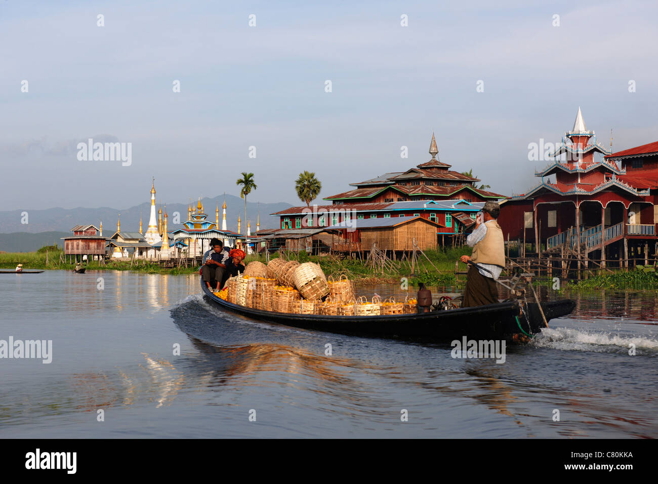 Myanmar Birmania, Stato Shan, Lago Inle, barca Foto Stock