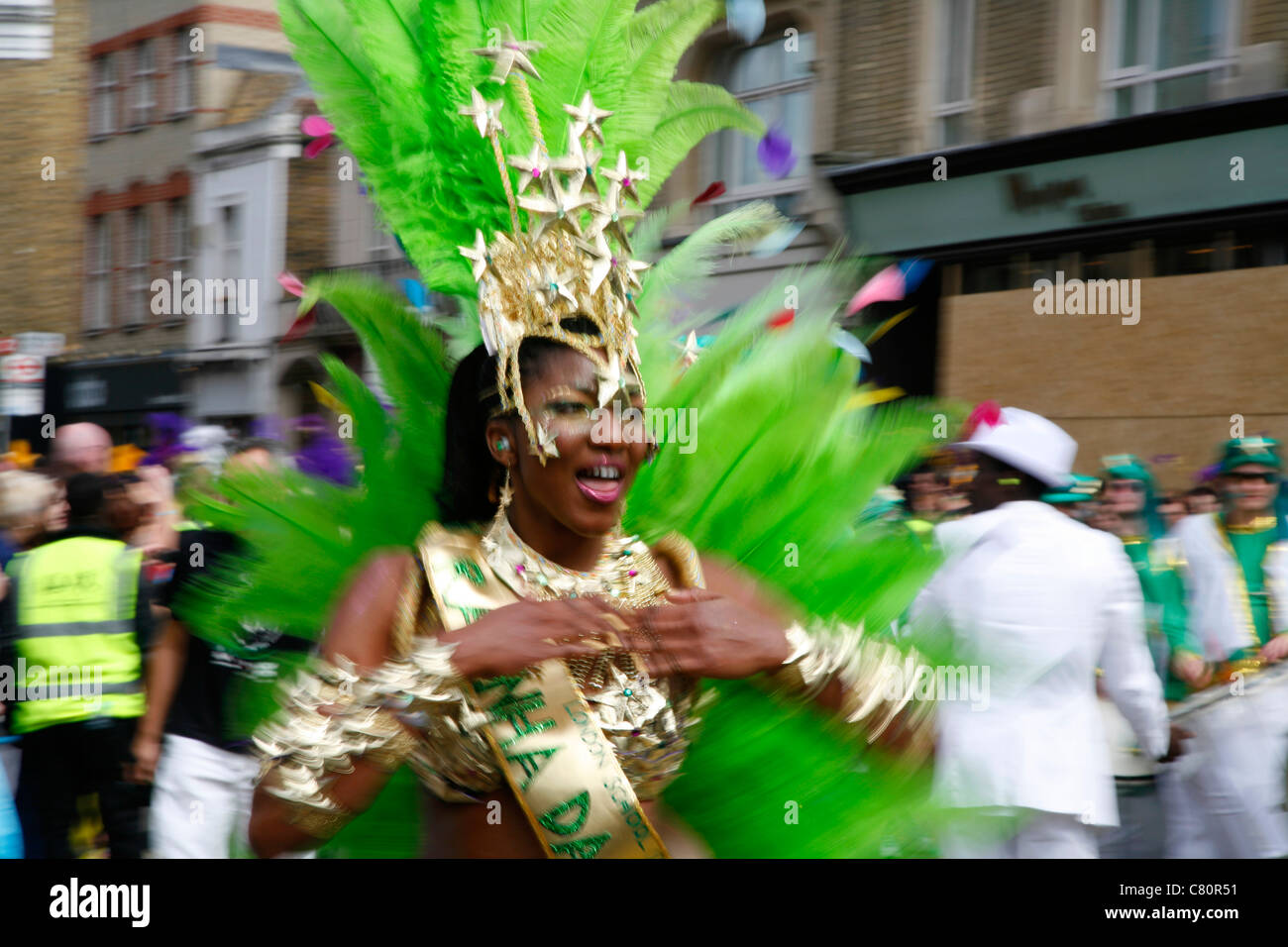 Costume (o Mas) sfilano al carnevale di Notting Hill, Notting Hill, London, Regno Unito Foto Stock