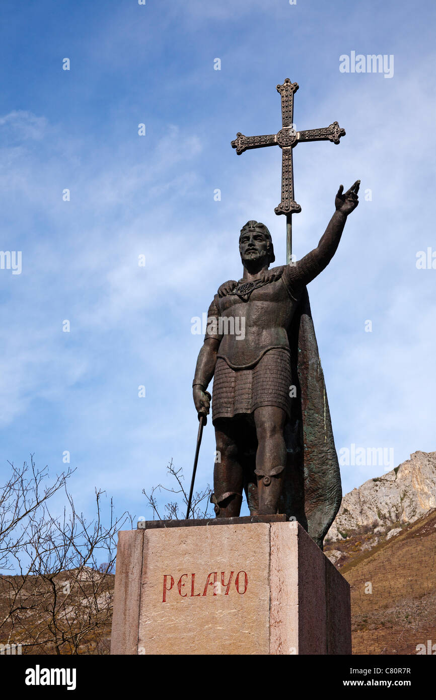 Statua di Don Pelayo Santuario de Covadonga Asturias Spagna Foto Stock