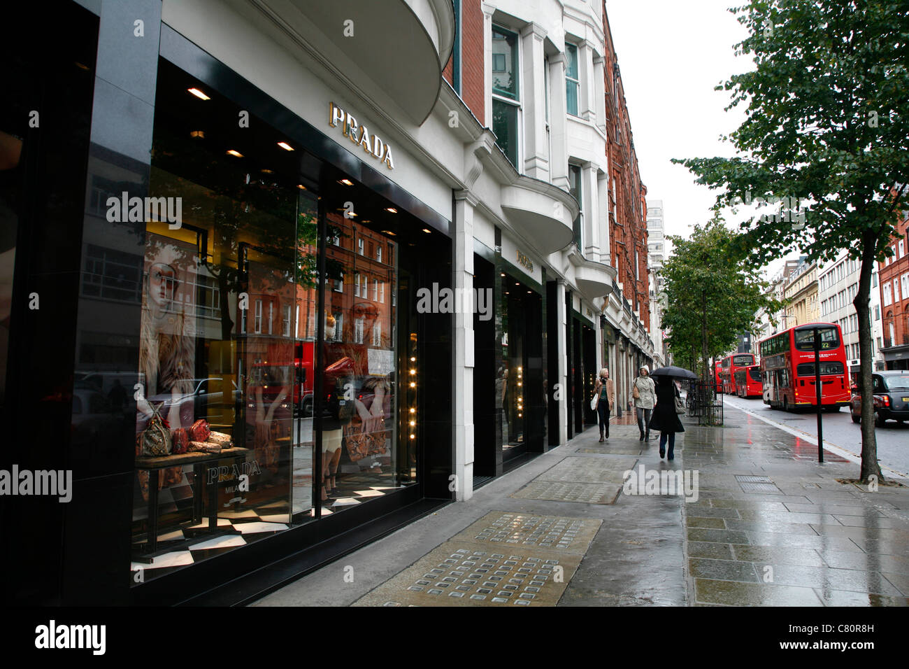 Prada shop su Sloane Street e Knightsbridge, Londra, Regno Unito Foto Stock