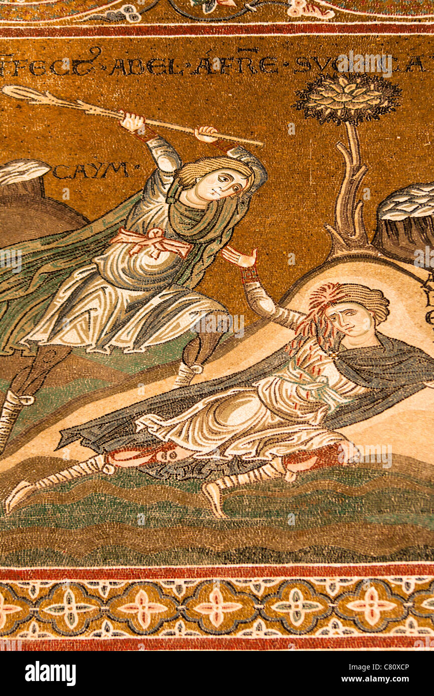 Mosaico di Caino uccidere Abele, all'interno della Cattedrale di Monreale, Monreale, nei pressi di Palermo, Sicilia, Italia Foto Stock