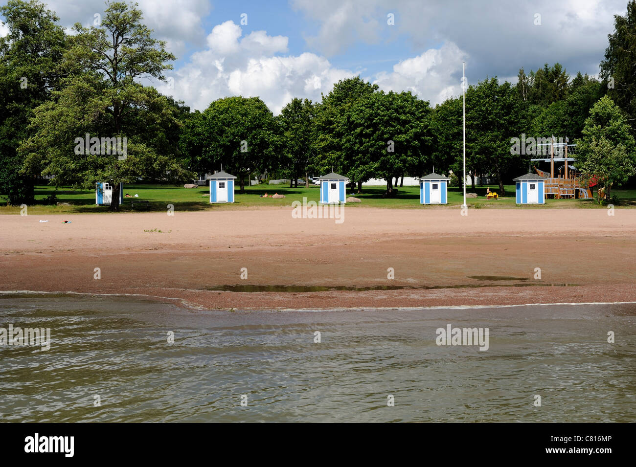 Plagen, la spiaggia cittadina di Loviisa cittadina, è una posizione idilliaca e tranquilla spiaggia con abbondanza di spazio per fare un pic-nic e piscina... Foto Stock