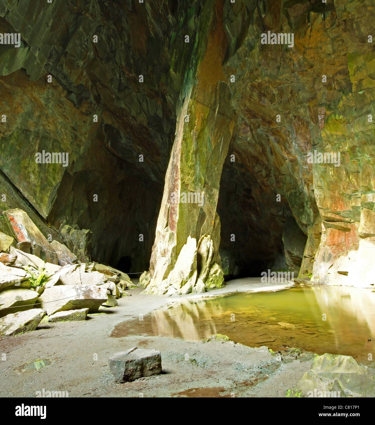 Cathedral Cave in poco Langdale Foto Stock