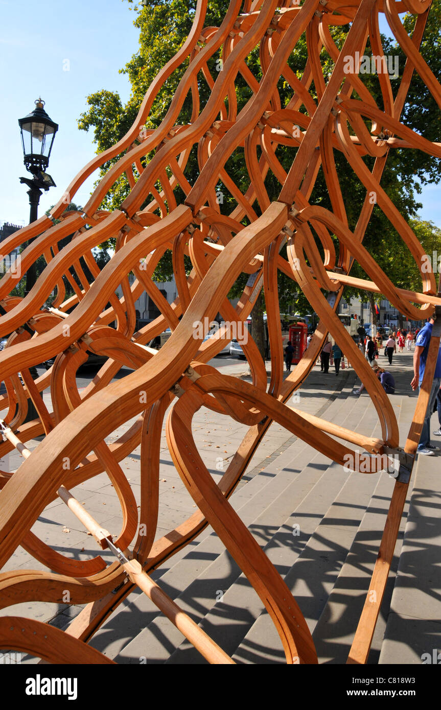London Design Festival V&A entrata Amanda Levete Architects Quercia Rossa onda di legname Foto Stock London Design Festival V&A entrata Amanda Levete Architects Quercia Rossa onda di legname Foto Stock