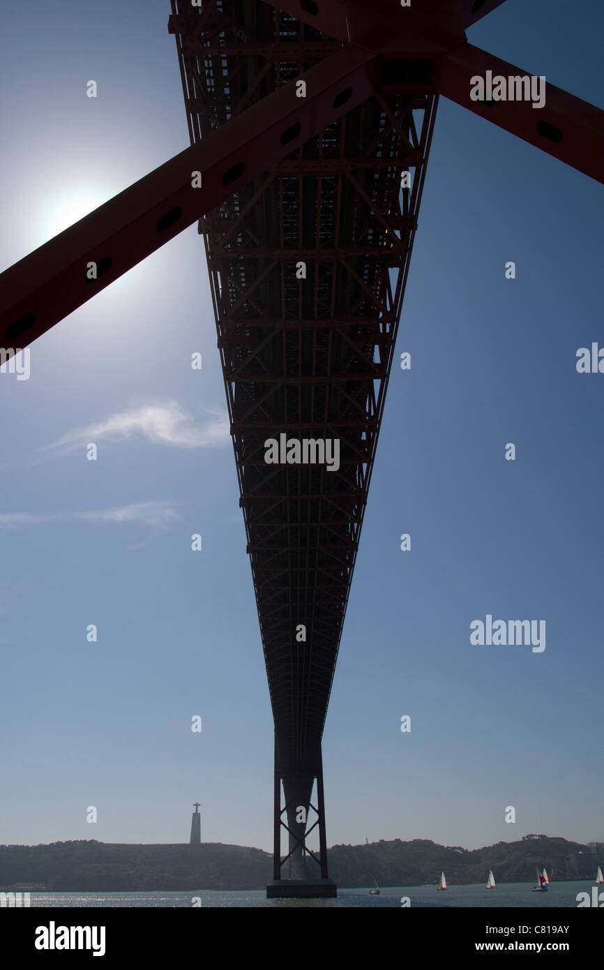 25 aprile bridge, Lisboa Portogallo Foto Stock