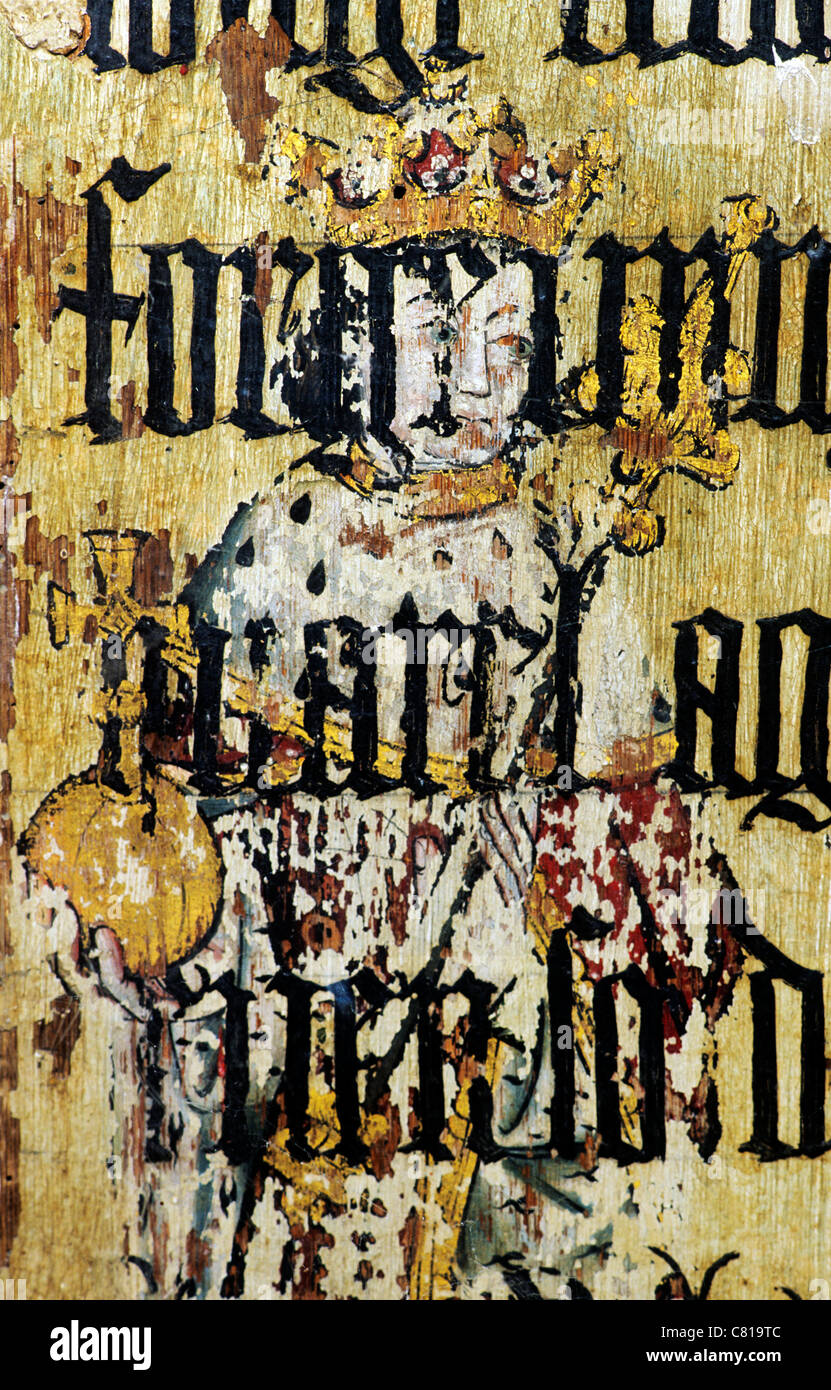 Binham Priory, Norfolk, rood schermo. Il re Enrico 6th, sovrastampato con il testo da Cranmer la Bibbia durante la Riformazione. crown Foto Stock