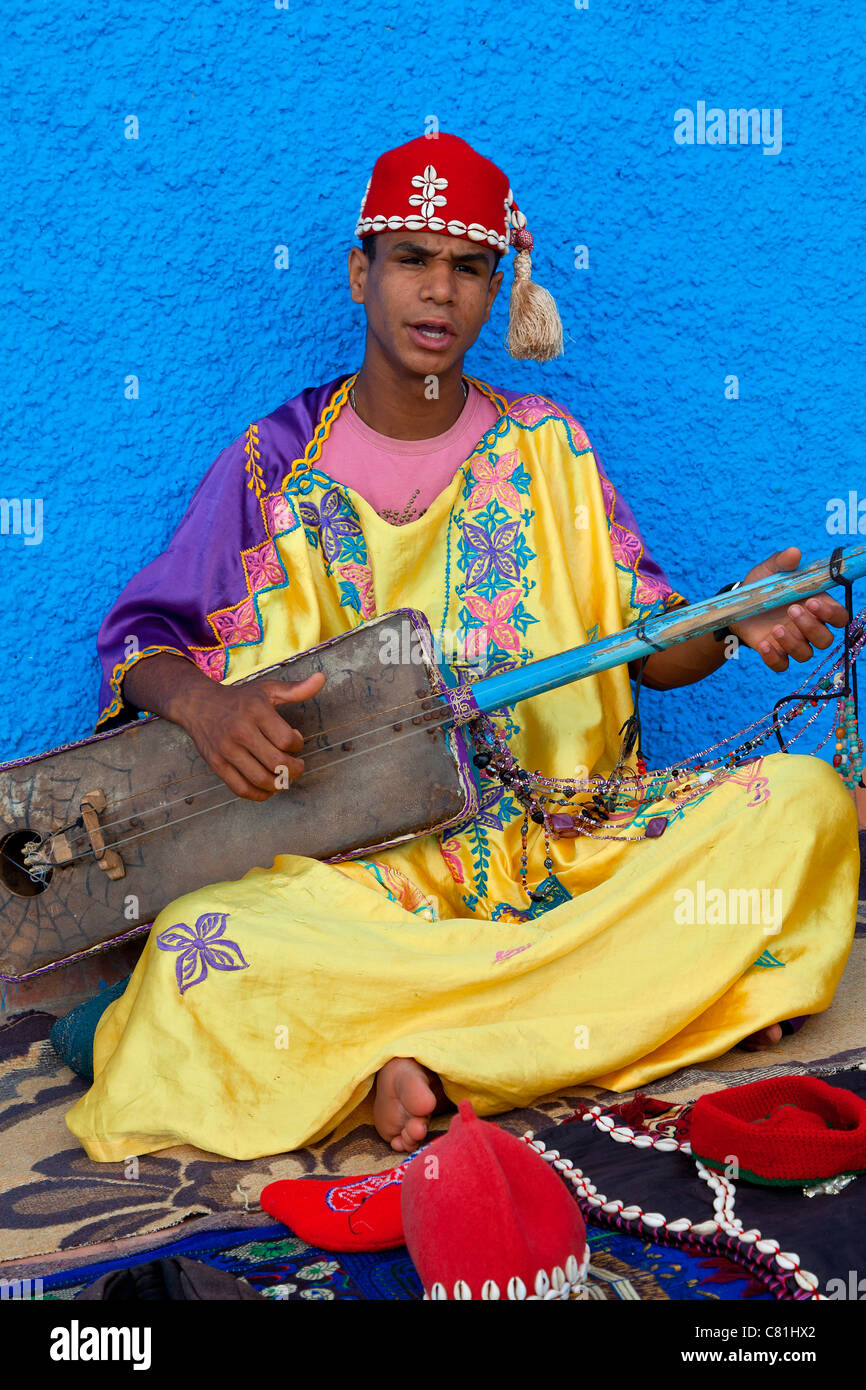 Il Marocco, Rabat, musicista nella Kasbah des Oudaias Foto Stock