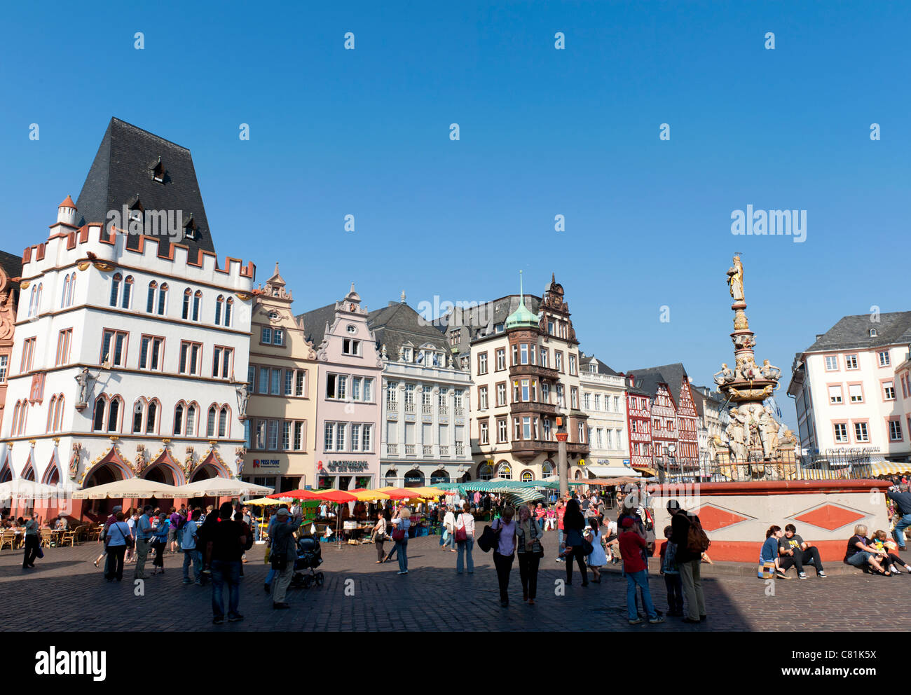 Piazza principale di Treviri nella Renania - Palatinato Germania Foto Stock