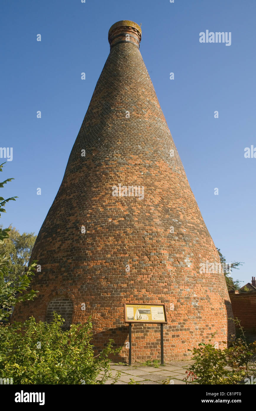 Inghilterra Oxfordshire, Nettlebed, vecchio forno di mattoni Foto Stock