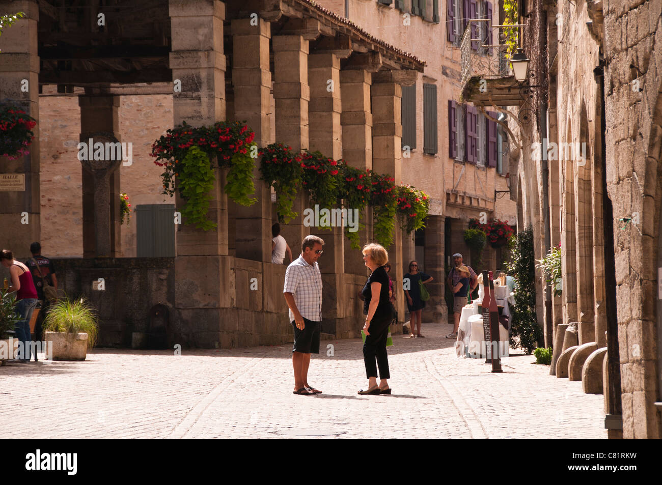 Place de la Halle di St-Antonin-Noble-Val, Tarn-et-Garonne, Midi-Pirenei Francia Foto Stock