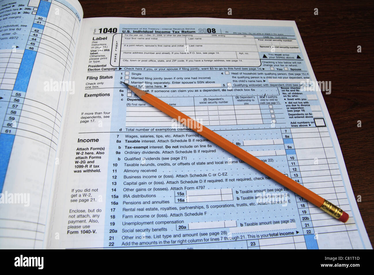 Stati Uniti blank 1040 forma di imposta sulla scrivania con matita Foto Stock