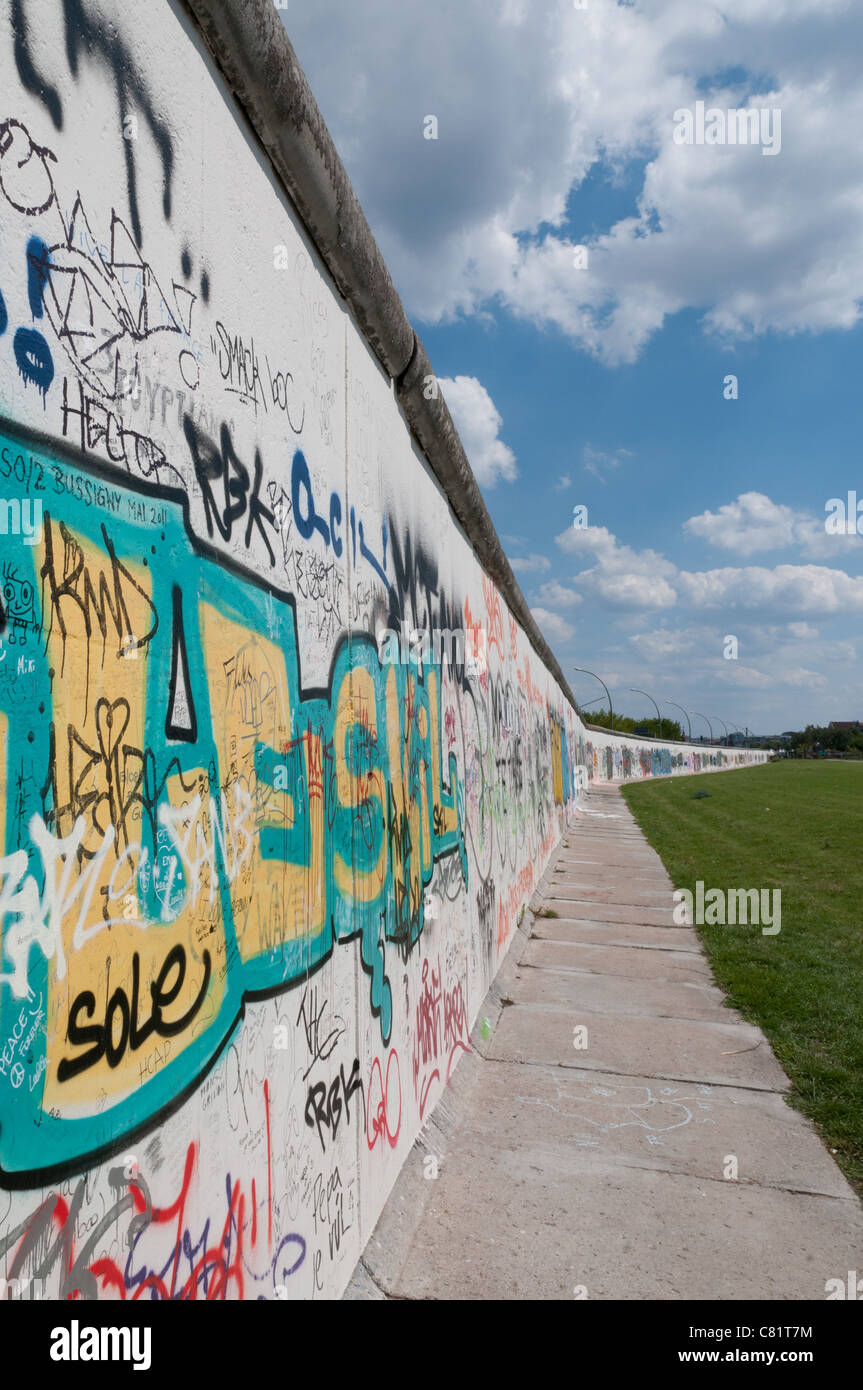 Conserve di tratto di muro di Berlino, il retro della famosa East Side Gallery Foto Stock