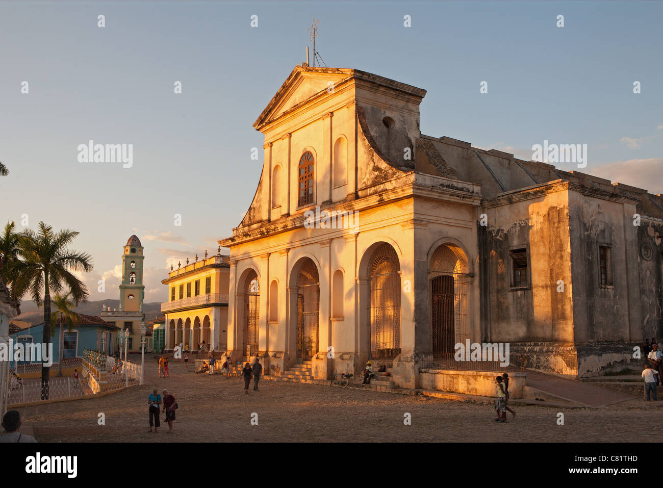 TRINIDAD: Plaza Mayor e Iglesia de la Santisima TRINIDAD Foto Stock