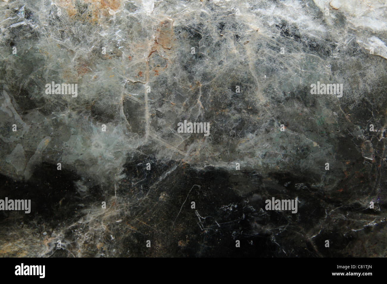 Dark biotite lastrina in mica minerale sullo sfondo del campione Foto Stock
