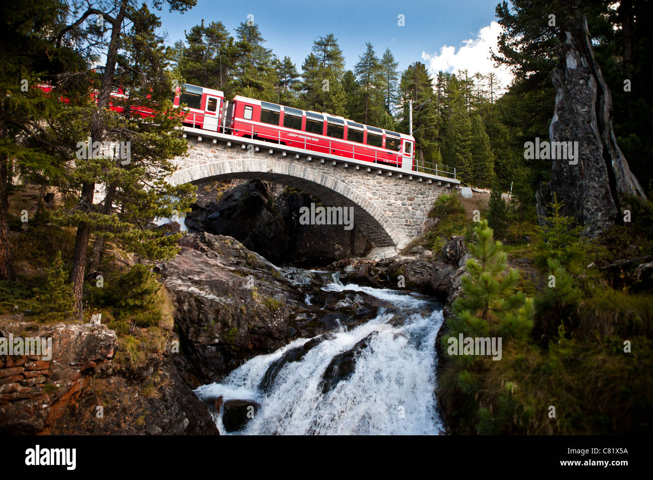 Bernina Express vicino al Morteratsch Foto Stock