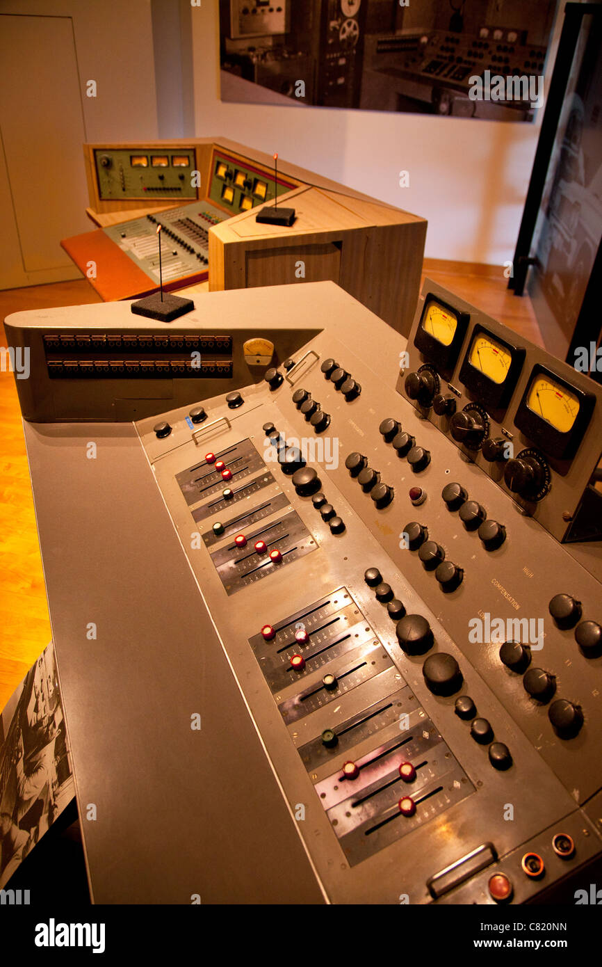 La registrazione e la console Broadcast sul display presso il Country Music Hall of Fame, Nashville Tennessee USA Foto Stock