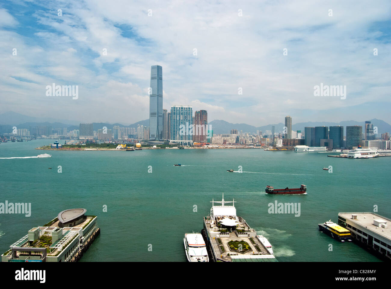 Vista di Kowloon e Victoria Harbour da Hong Kong Foto Stock